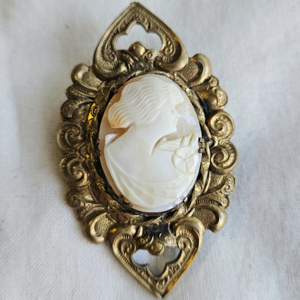 Vtg/Antique Hand Carved Genuine Shell Cameo Brooch